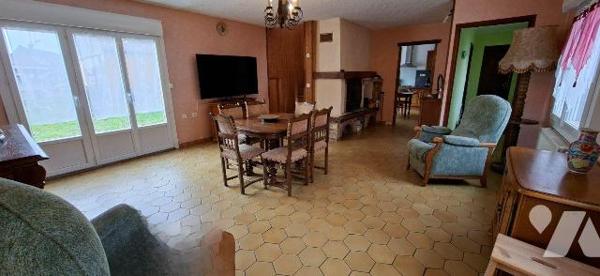 Maison à vendre à COUVRON ET AUMENCOURT, commune de 926 habitants située à 15km de LAON, 32km d...