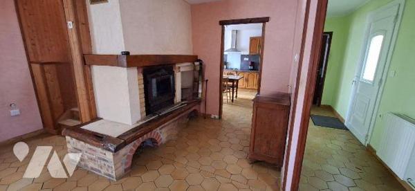 Maison à vendre à COUVRON ET AUMENCOURT, commune de 926 habitants située à 15km de LAON, 32km d...