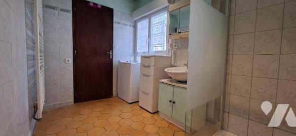 Maison à vendre à COUVRON ET AUMENCOURT, commune de 926 habitants située à 15km de LAON, 32km d...