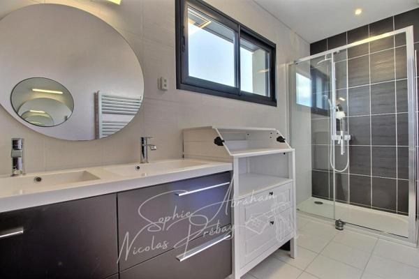 Maison contemporaine BBC , 3 chambres, garage de 48 m², jardin avec piscine