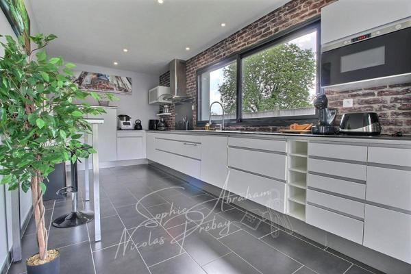 Maison contemporaine BBC , 3 chambres, garage de 48 m², jardin avec piscine