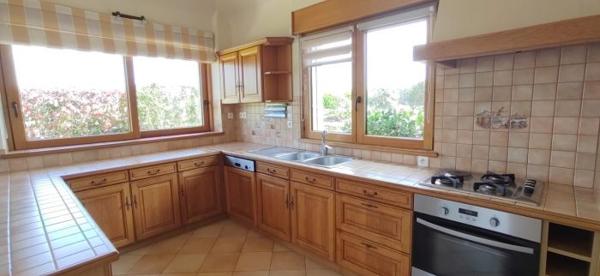 Maison maison de campagne Plouzévédé Hors centre ville 163 m²