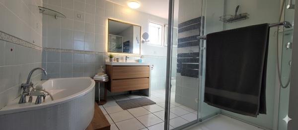 VILLA 4 FACES ? T4 + T2 INDÉPENDANT ? GARAGE 100 m² ? PISCINE ? TERRAIN 1 045 m² ? SALLES-D'AUDE ? 315 000