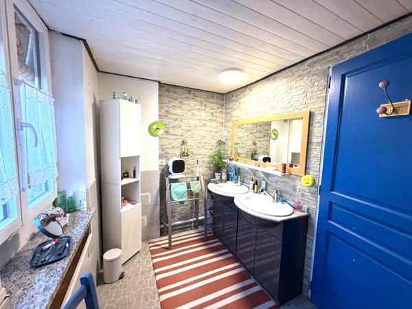 Maison à vendre 12 pièces ()