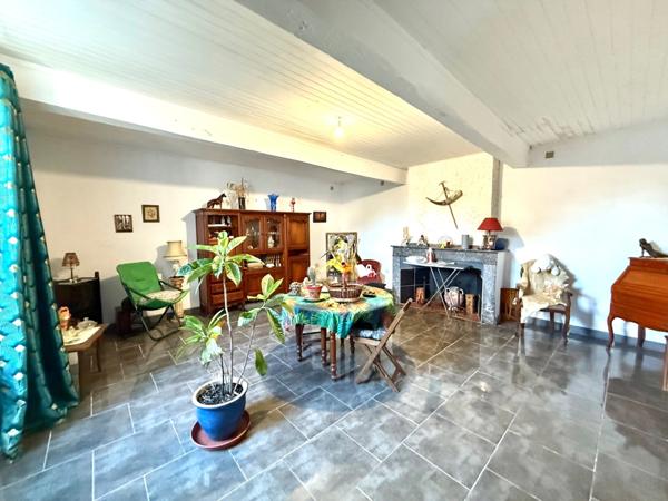 Maison à vendre 12 pièces ()