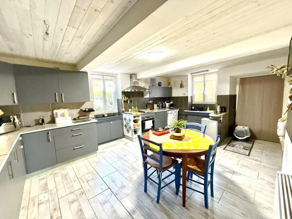 Maison à vendre 12 pièces ()