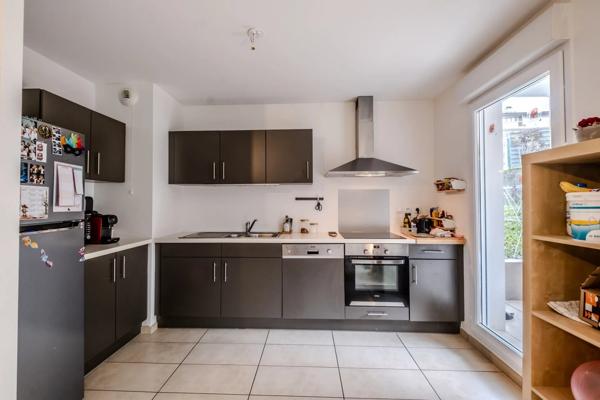 Rare ! T2 en rez-de-jardin avec superbe terrasse en bois et grand extérieur