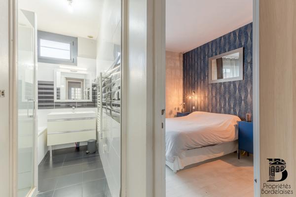 Cenon, Maison en pierre de caractère rénovée avec terrasse