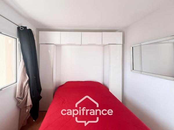 Appartement rare de 44m2 au DOMAINE DE PONT ROYAL / VUE DEGAGEE 1er ETAGE/ 3 CHAMBRES /1 SDB/1 SD'EAU/ PLACE DE PARKING