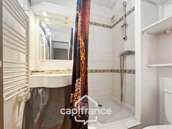 Appartement rare de 44m2 au DOMAINE DE PONT ROYAL / VUE DEGAGEE 1er ETAGE/ 3 CHAMBRES /1 SDB/1 SD'EAU/ PLACE DE PARKING