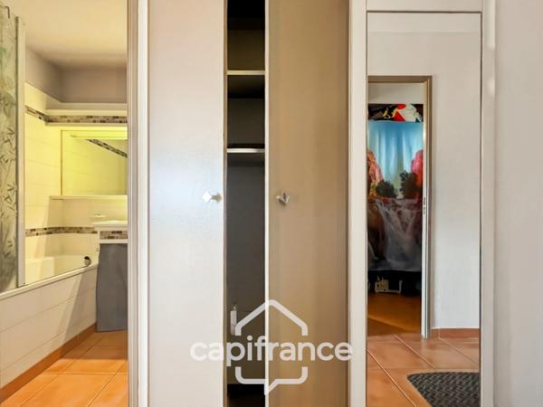 Appartement rare de 44m2 au DOMAINE DE PONT ROYAL / VUE DEGAGEE 1er ETAGE/ 3 CHAMBRES /1 SDB/1 SD'EAU/ PLACE DE PARKING