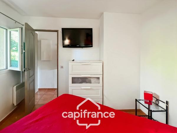 Appartement rare de 44m2 au DOMAINE DE PONT ROYAL / VUE DEGAGEE 1er ETAGE/ 3 CHAMBRES /1 SDB/1 SD'EAU/ PLACE DE PARKING