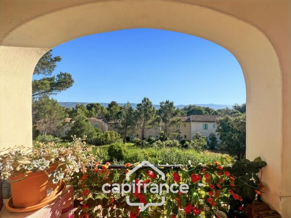 Appartement rare de 44m2 au DOMAINE DE PONT ROYAL / VUE DEGAGEE 1er ETAGE/ 3 CHAMBRES /1 SDB/1 SD'EAU/ PLACE DE PARKING