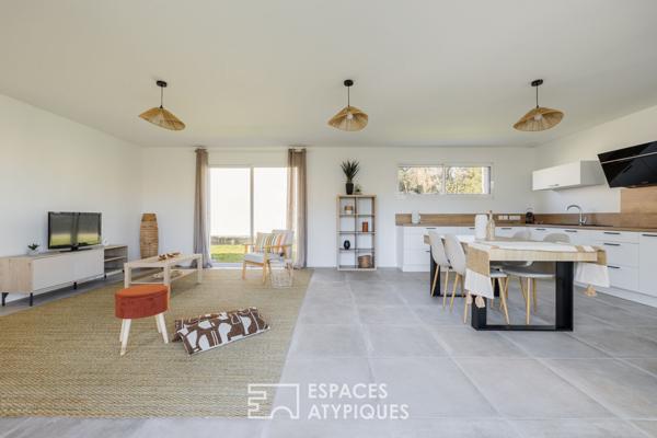 Villa neuve et lumineuse entre forêt et océan