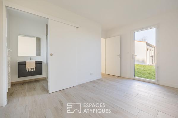 Villa neuve et lumineuse entre forêt et océan