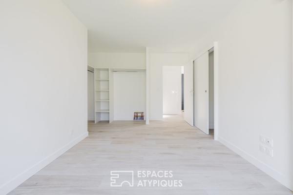 Villa neuve et lumineuse entre forêt et océan