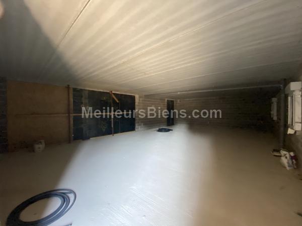 Custines, Entrepôt de 80M2