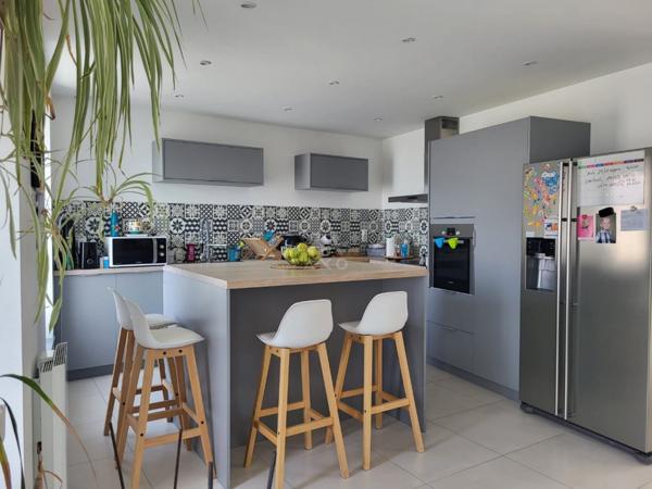 Charmante Maison de Semi Plain-Pied Rénovée avec Jardin Paisible