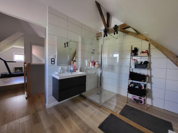 Charmante Maison de Semi Plain-Pied Rénovée avec Jardin Paisible