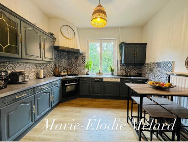 Maison Familiale Spacieuse à Réhon – 200 m², 6 Chambres, Jardin, 2 Garages