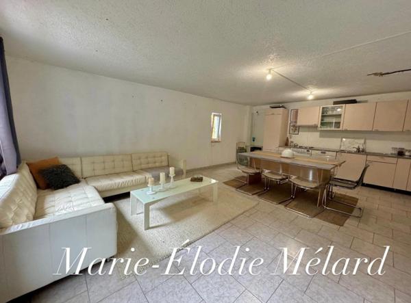 Maison Familiale Spacieuse à Réhon – 200 m², 6 Chambres, Jardin, 2 Garages