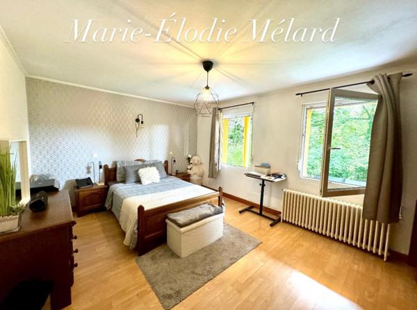 Maison Familiale Spacieuse à Réhon – 200 m², 6 Chambres, Jardin, 2 Garages