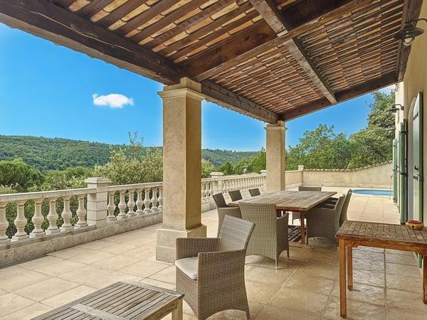 MAGNIFIQUE VILLA 6 PIECES AVEC UNE TRES JOLIE VUE, PISCINE ET GARAGE