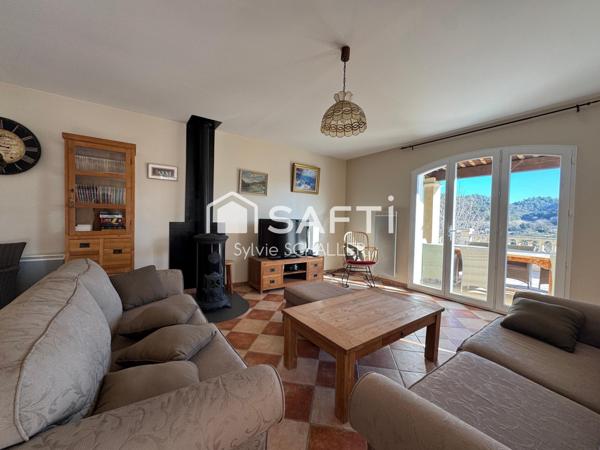 MAGNIFIQUE VILLA 6 PIECES AVEC UNE TRES JOLIE VUE, PISCINE ET GARAGE