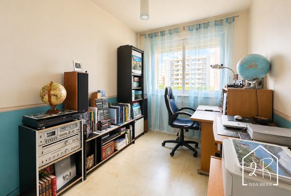 Appartement 5 pièces 101,5 m² habitables avec loggia et cave