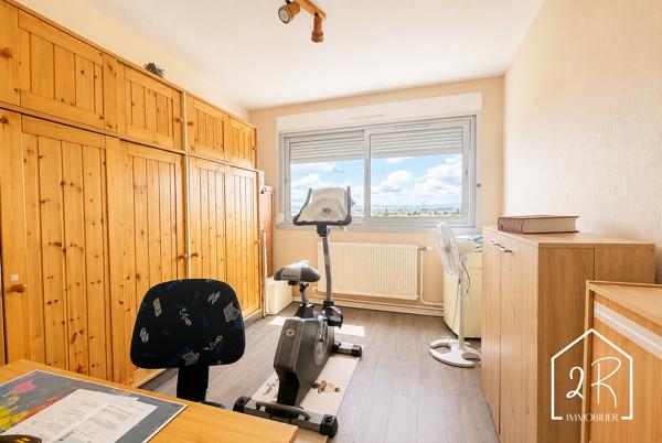 Appartement 5 pièces 101,5 m² habitables avec loggia et cave