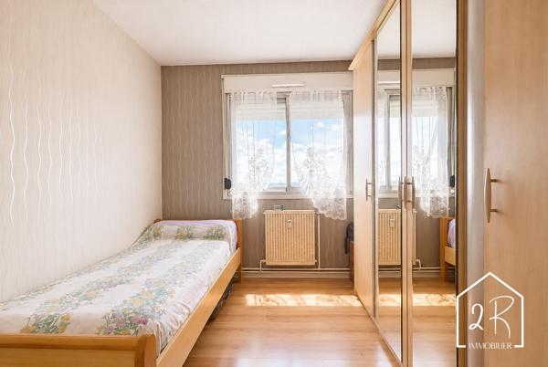 Appartement 5 pièces 101,5 m² habitables avec loggia et cave