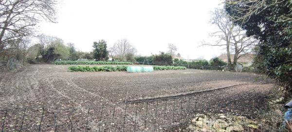 Propriété à proximité des plages, dans un environnement calme et verdoyant