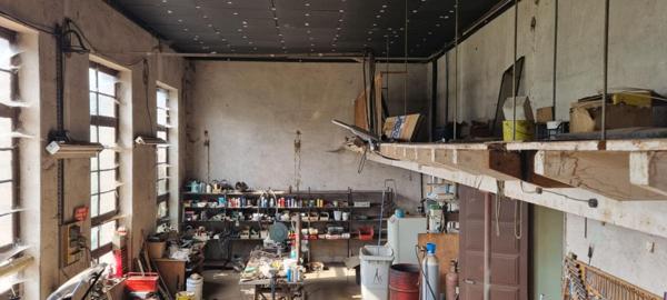 Saint Pal de Mons 43620 Idéal artisan ou investisseur possibilité découpe 4 logements plus 1000m² de terrain constructible