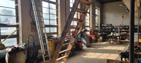 Saint Pal de Mons 43620 Idéal artisan ou investisseur possibilité découpe 4 logements plus 1000m² de terrain constructible