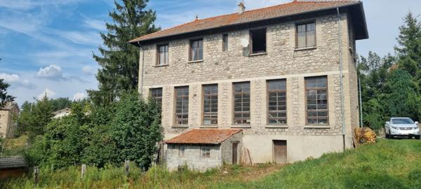 Saint Pal de Mons 43620 Idéal artisan ou investisseur possibilité découpe 4 logements plus 1000m² de terrain constructible
