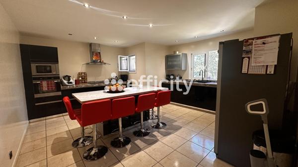 Maison
         5 pièces
        - 141 m² 295 000 € *