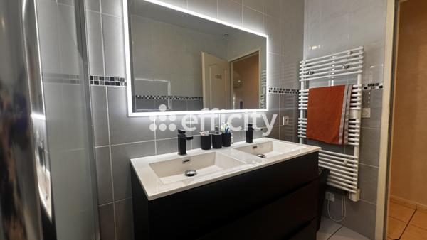 Maison
         5 pièces
        - 141 m² 295 000 € *