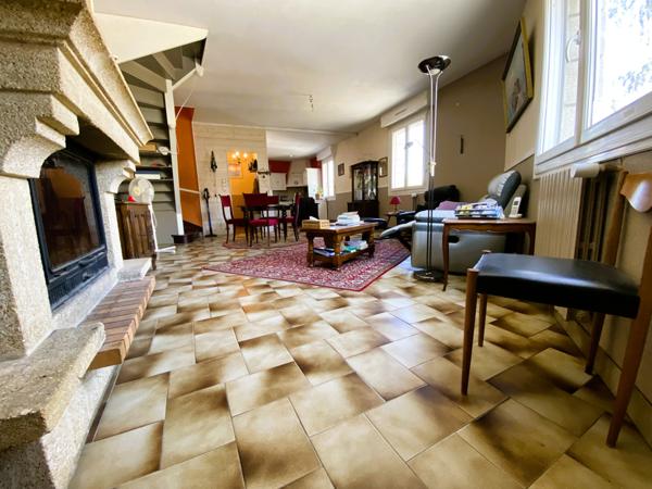 Baud (56150) Maison de ville dans le centre de BAUD