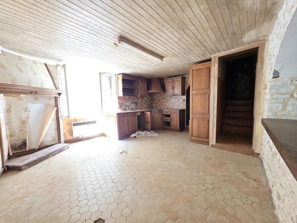 Maison 109 000 € Saintes 5 p 124 m² DPE G