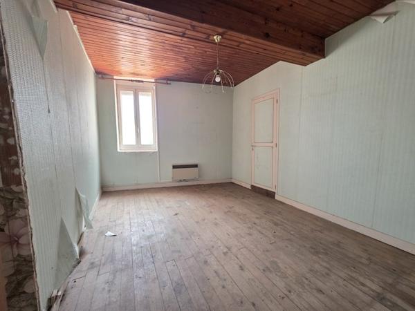 Maison 109 000 € Saintes 5 p 124 m² DPE G