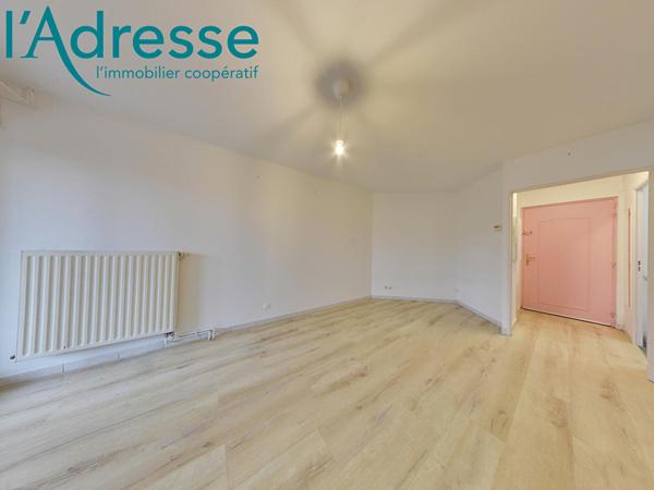 Appartement Rez-de-jardin 2 pièces avec jardin terrasse, jardin privatif et box