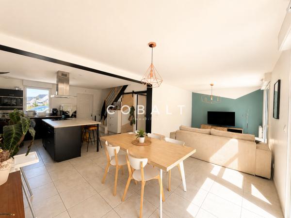 Maison contemporaine de 100 m² avec jardin arboré et double garage