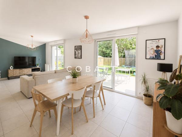 Maison contemporaine de 100 m² avec jardin arboré et double garage