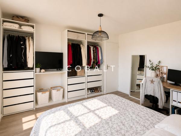 Maison contemporaine de 100 m² avec jardin arboré et double garage
