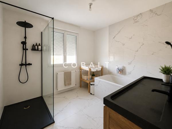 Maison contemporaine de 100 m² avec jardin arboré et double garage