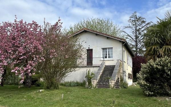 Maison à vendre    5 pièces •  Saint-Amant-de-Bonnieure