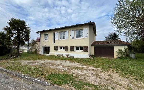 Maison à vendre    5 pièces •  Saint-Amant-de-Bonnieure