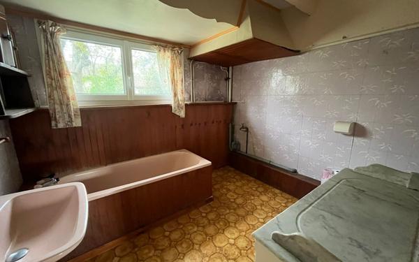 Maison à vendre    5 pièces •  Saint-Amant-de-Bonnieure