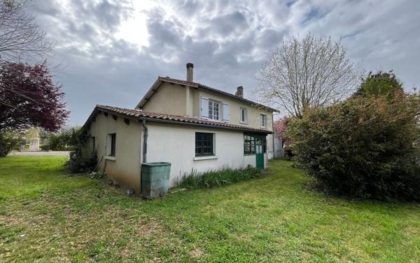 Maison à vendre    5 pièces •  Saint-Amant-de-Bonnieure