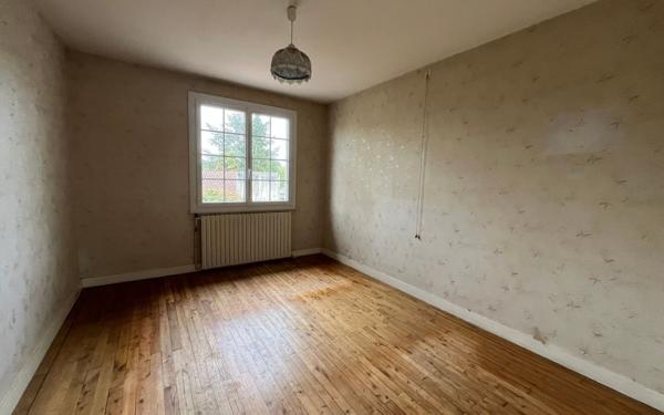 Maison à vendre    5 pièces •  Saint-Amant-de-Bonnieure